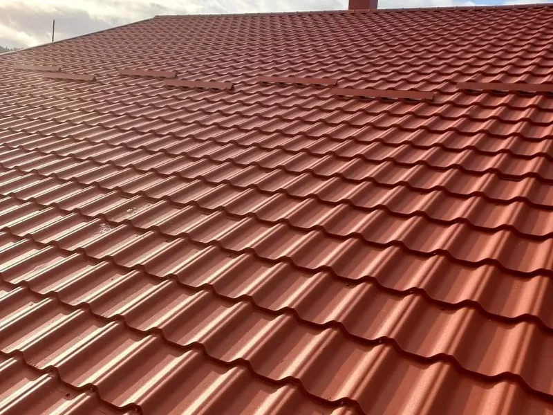 Acoperiș nou din țiglă metalică antracit, finalizat de echipa Creaton